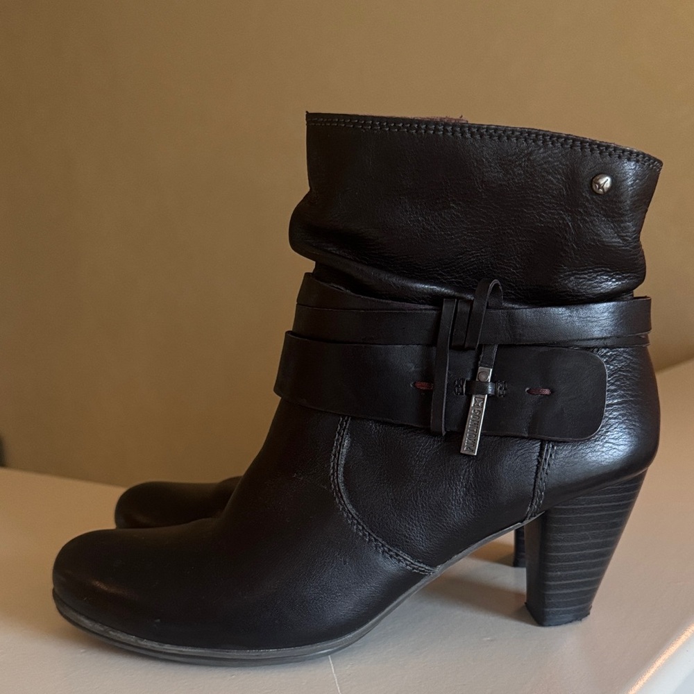 Pikolinos Black Leather Ankle Boots